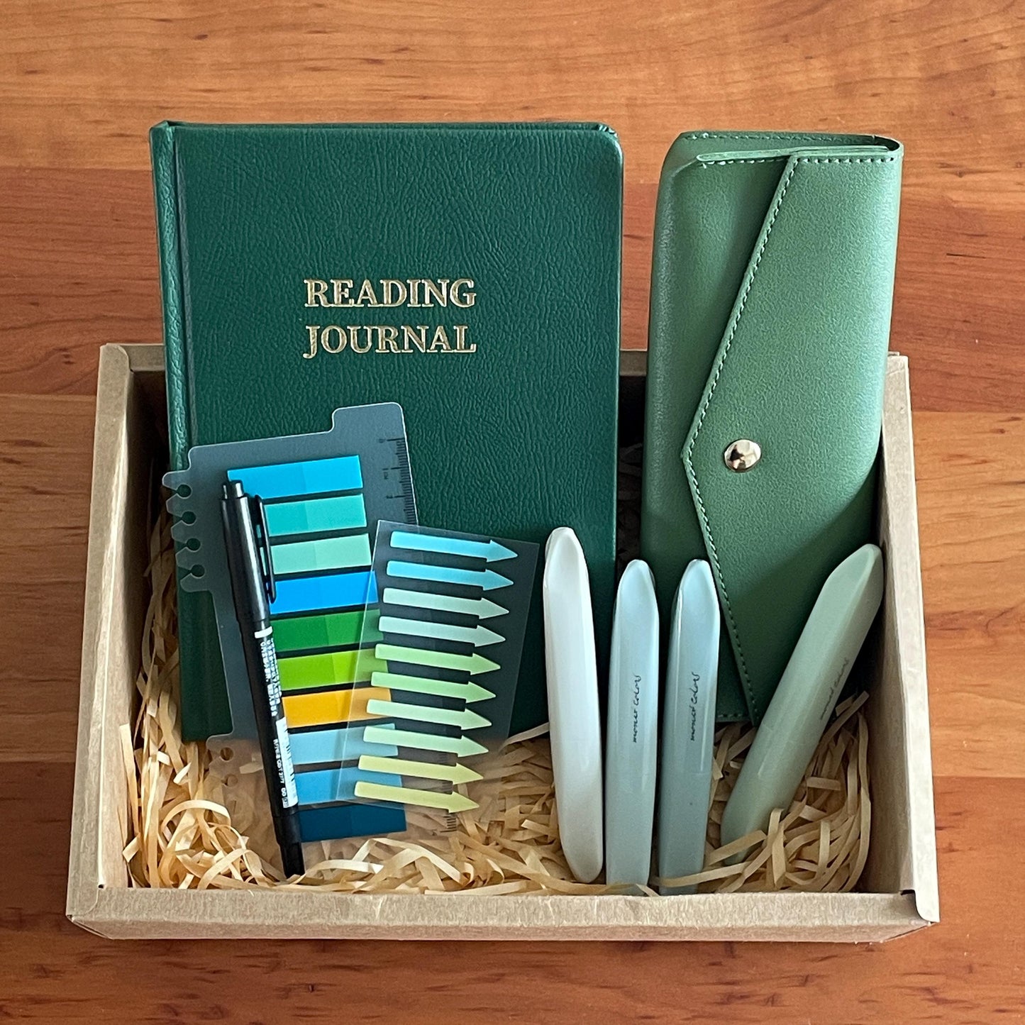 Luxury Green Book Lover Gift Set | Reading Accessories | A5 Reading Journal Book Annotation Kit | Bookworm Gift for Her Him | Reading Gift