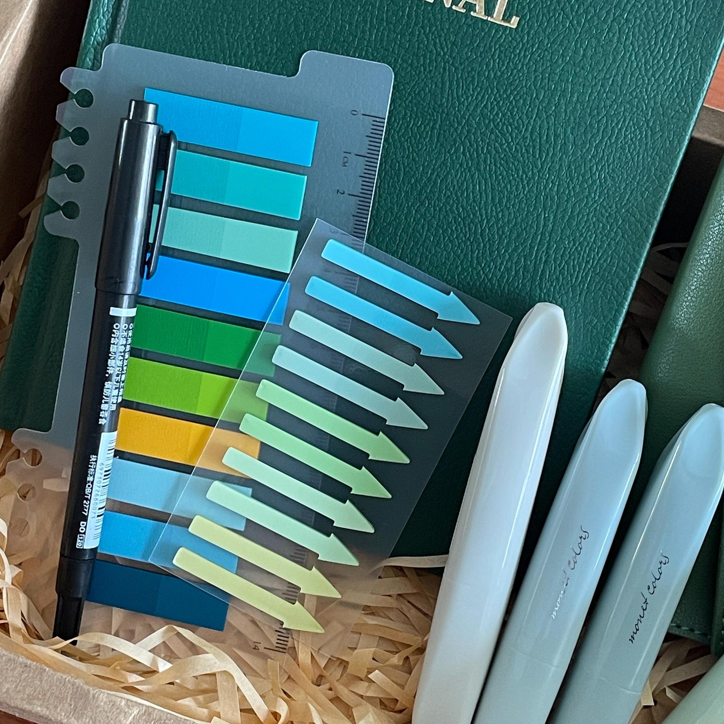 Luxury Green Book Lover Gift Set | Reading Accessories | A5 Reading Journal Book Annotation Kit | Bookworm Gift for Her Him | Reading Gift